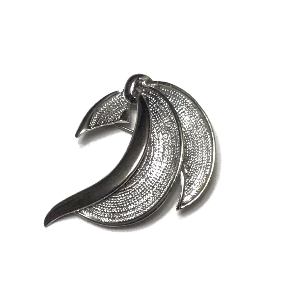 Vintage Silver Tone Metal Sculptural Leaf brooch 2” X 1.5”